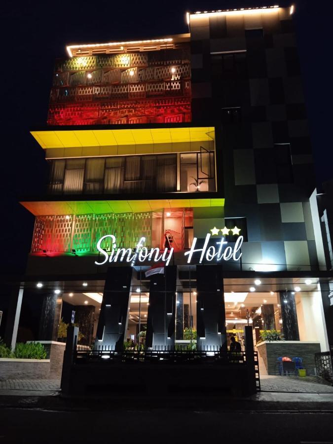 Hotel Simfony Alor Kalabahi Exterior photo